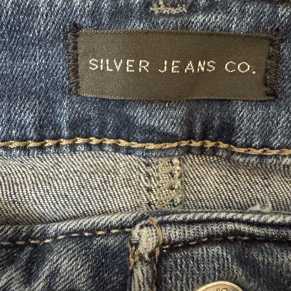 Silver Jeans Co. Suki Capri Jeans Dark Wash Lightly Distressed Size 34 - Picture 3 of 5